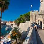 Relax And Stunning Old Town View Apartment